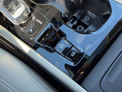 2023 Volvo XC40 B5 Plus Dark Theme