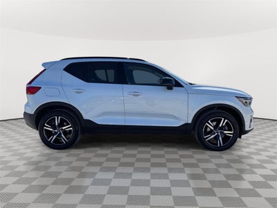 2023 Volvo XC40 B5 Plus Dark Theme