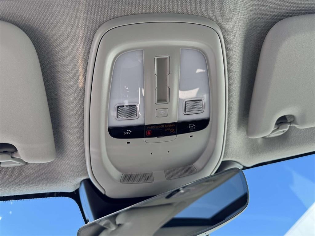 2023 Volvo XC40 B5 Plus Dark Theme