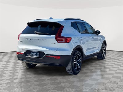 2023 Volvo XC40 B5 Plus Dark Theme