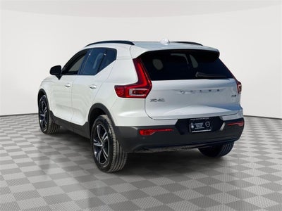 2023 Volvo XC40 B5 Plus Dark Theme