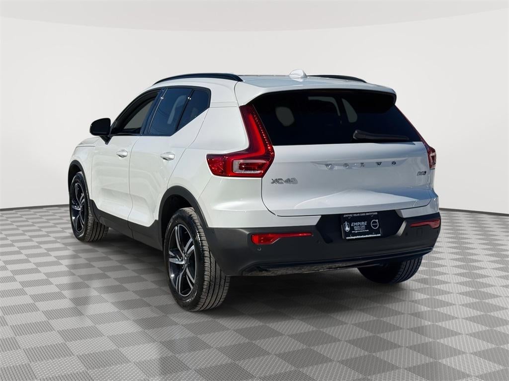 2023 Volvo XC40 B5 Plus Dark Theme