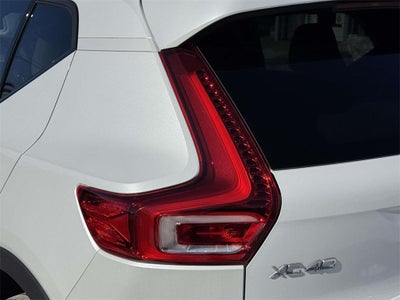 2023 Volvo XC40 B5 Plus Dark Theme