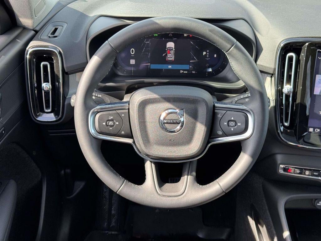 2023 Volvo XC40 B5 Plus Dark Theme