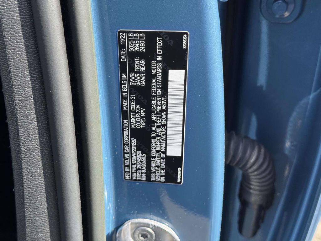 2023 Volvo XC40 B5 Plus Dark Theme