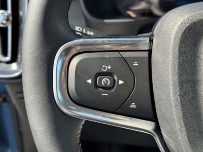 2023 Volvo XC40 B5 Plus Dark Theme