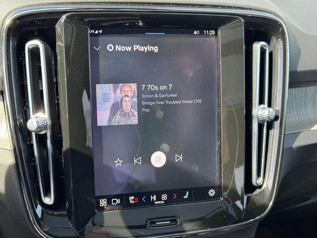 2023 Volvo XC40 B5 Plus Dark Theme