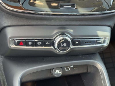 2023 Volvo XC40 B5 Plus Dark Theme