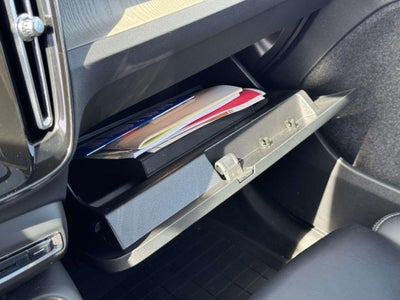 2023 Volvo XC40 B5 Plus Dark Theme