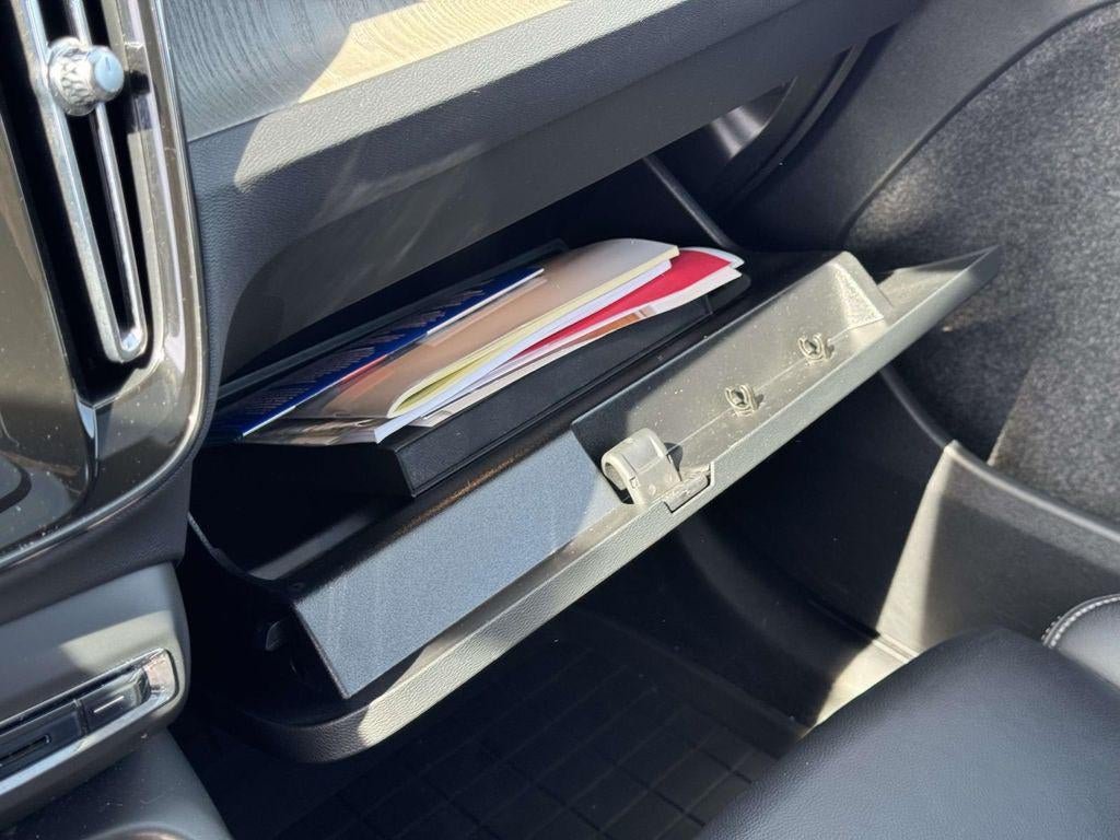 2023 Volvo XC40 B5 Plus Dark Theme