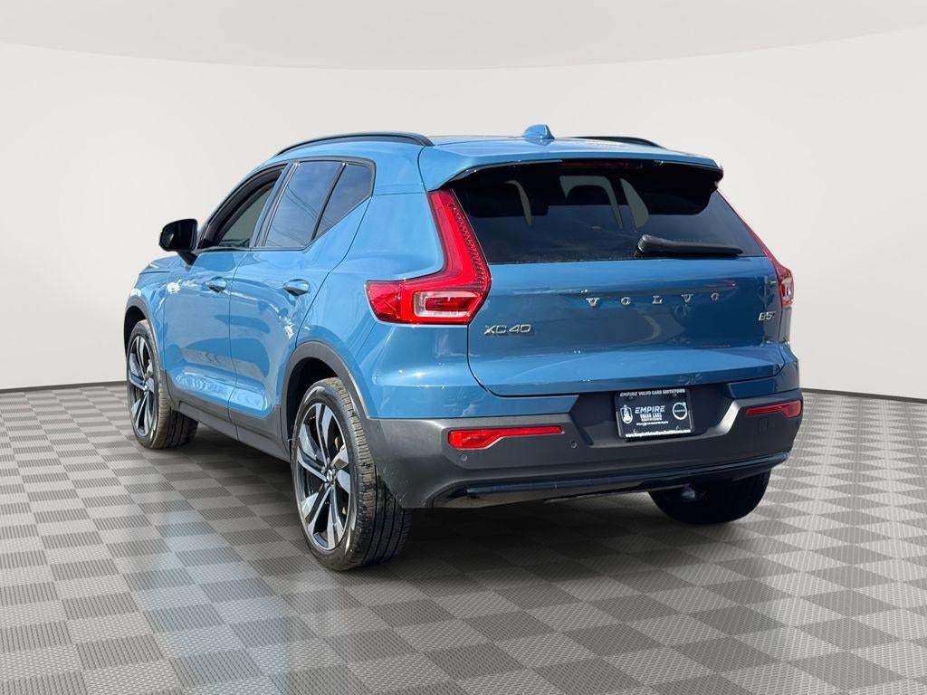 2023 Volvo XC40 B5 Plus Dark Theme