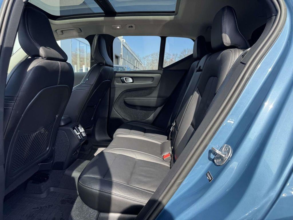 2023 Volvo XC40 B5 Plus Dark Theme