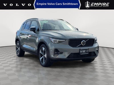 2023 Volvo XC40 B5 Plus Dark Theme