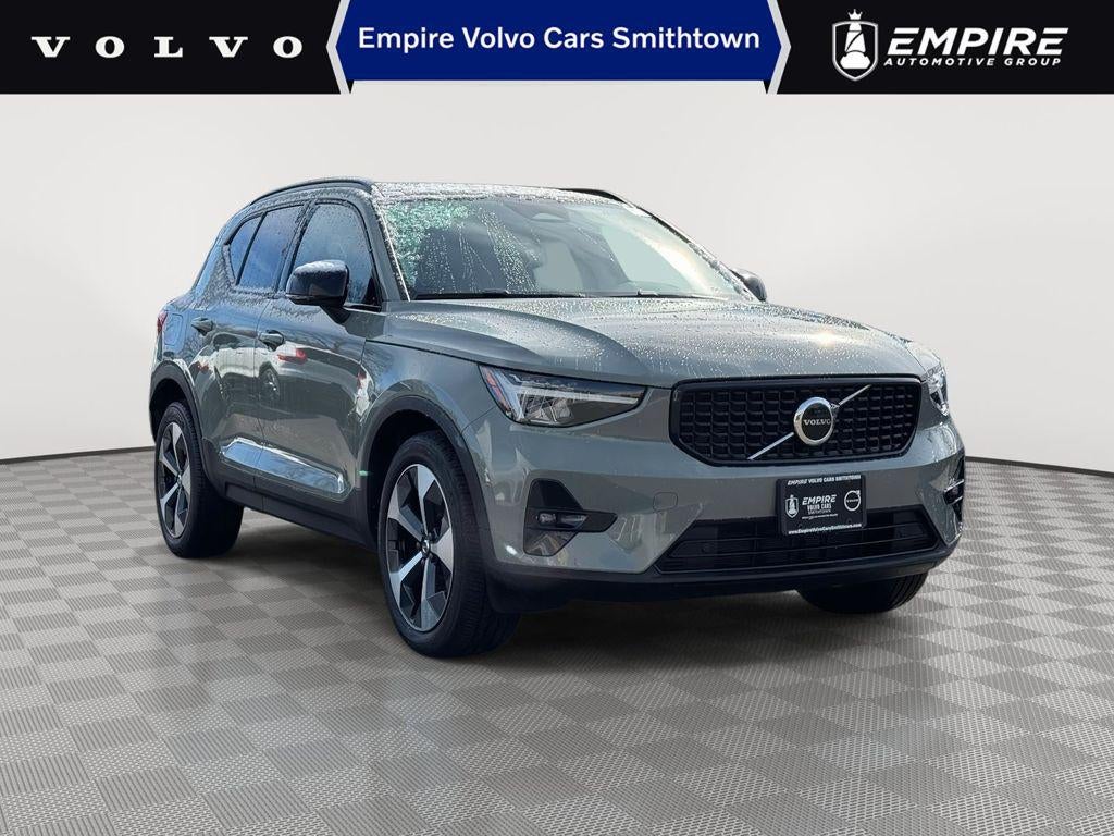 2023 Volvo XC40 B5 Plus Dark Theme