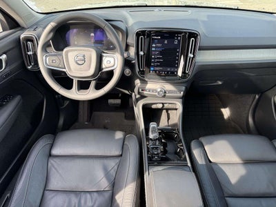 2023 Volvo XC40 B5 Plus Dark Theme
