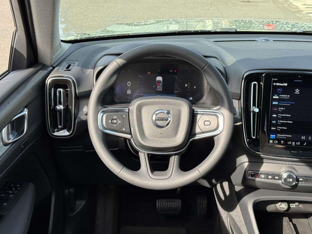 2023 Volvo XC40 B5 Plus Dark Theme
