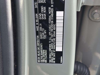 2023 Volvo XC40 B5 Plus Dark Theme