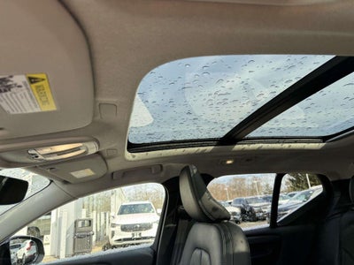 2023 Volvo XC40 B5 Plus Dark Theme