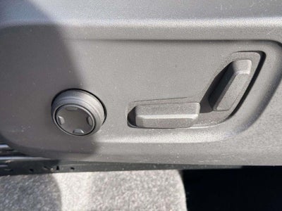 2023 Volvo XC40 B5 Plus Dark Theme