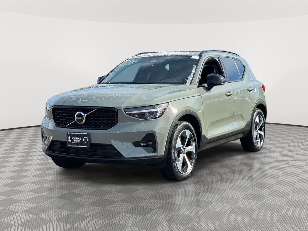 2023 Volvo XC40 B5 Plus Dark Theme