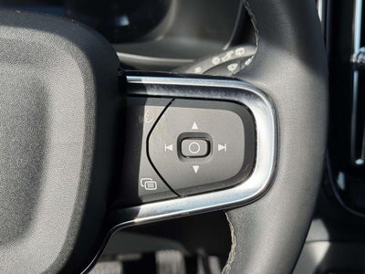 2023 Volvo XC40 B5 Plus Dark Theme