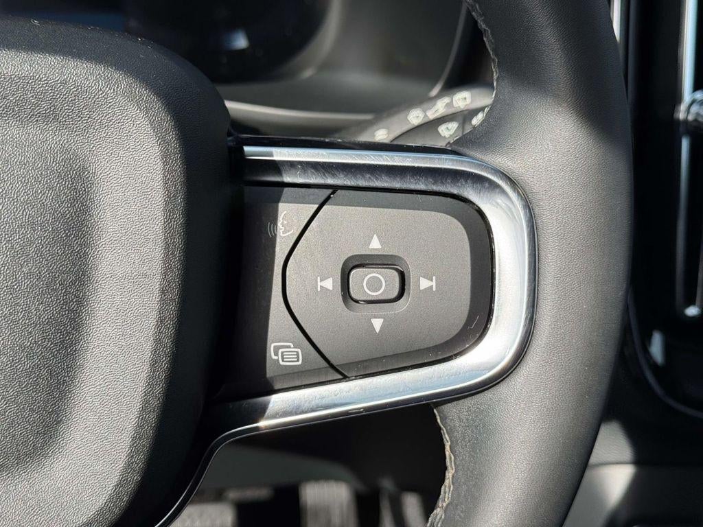 2023 Volvo XC40 B5 Plus Dark Theme