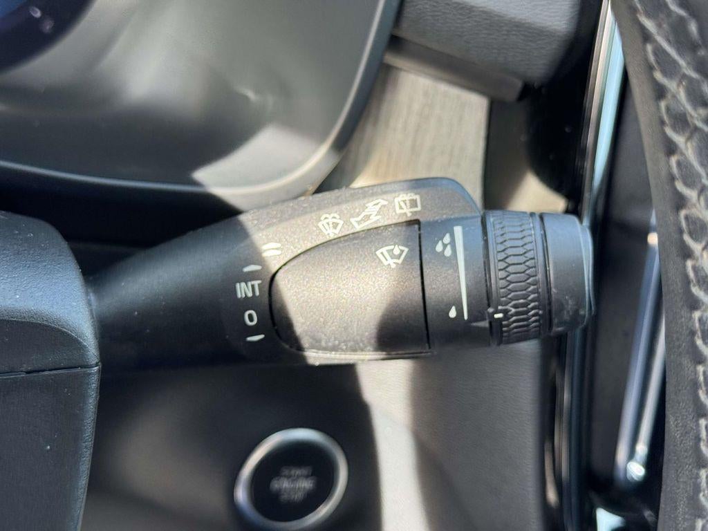 2023 Volvo XC40 B5 Plus Dark Theme