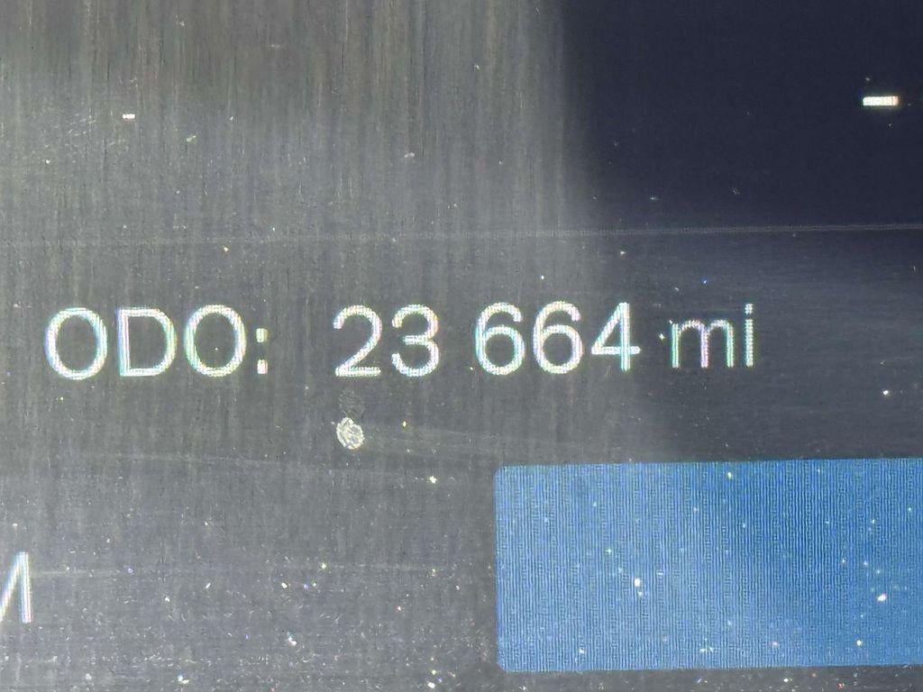 2023 Volvo XC40 B5 Plus Dark Theme