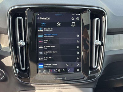 2023 Volvo XC40 B5 Plus Dark Theme