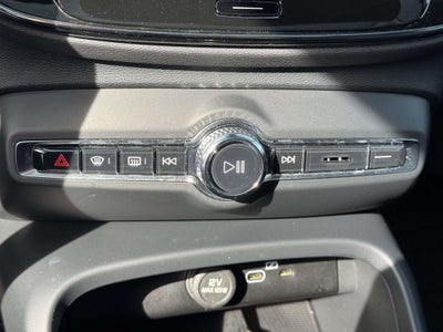 2023 Volvo XC40 B5 Plus Dark Theme