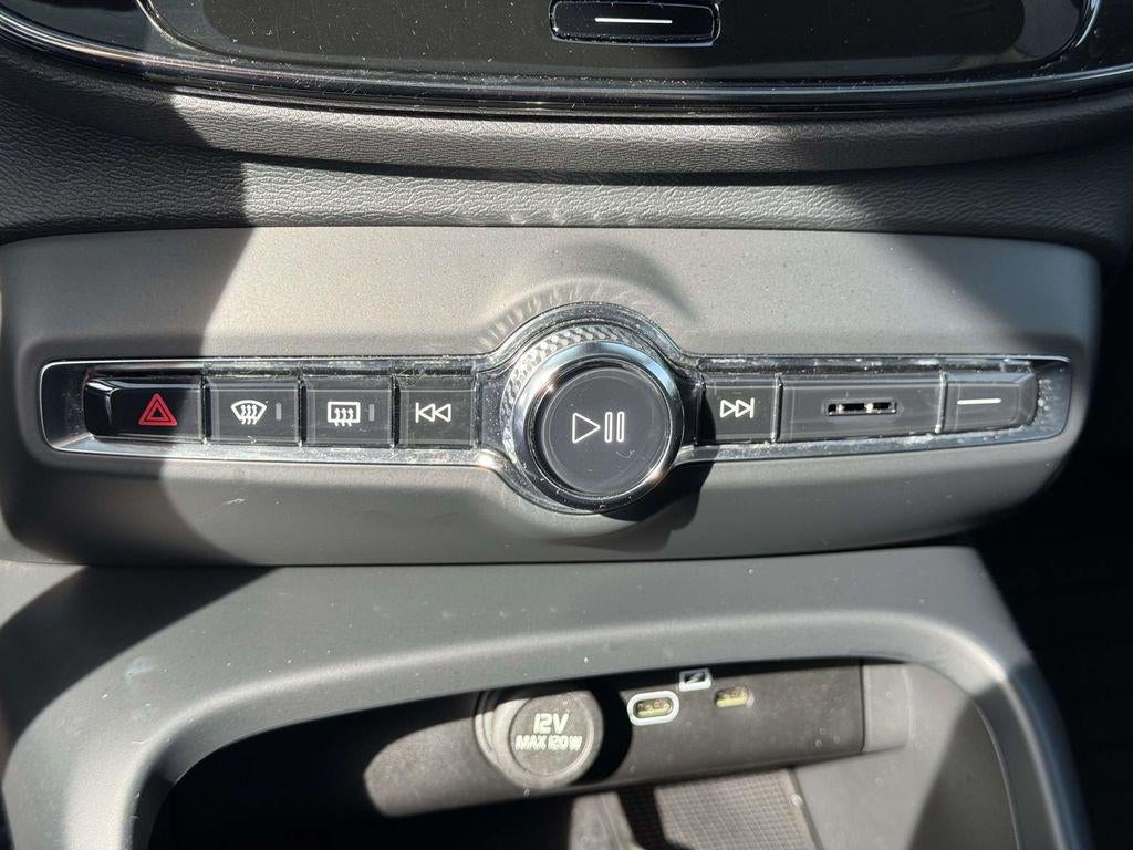 2023 Volvo XC40 B5 Plus Dark Theme