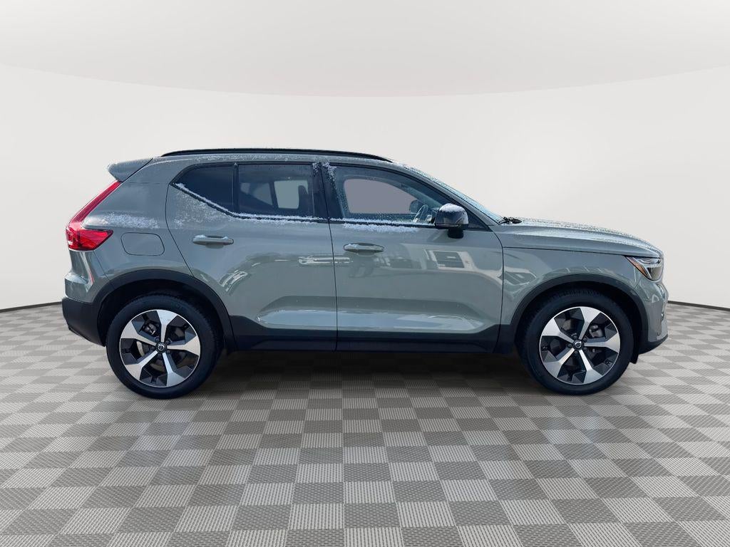 2023 Volvo XC40 B5 Plus Dark Theme