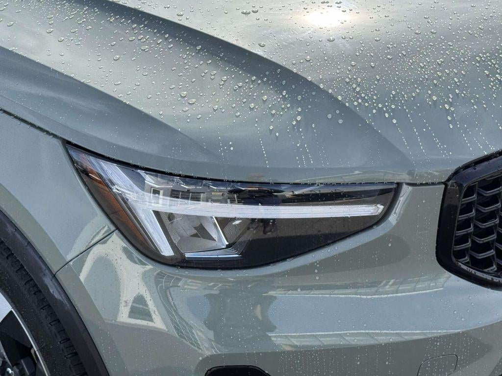 2023 Volvo XC40 B5 Plus Dark Theme