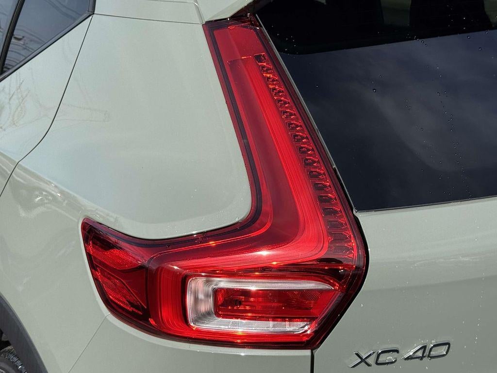 2023 Volvo XC40 B5 Plus Dark Theme