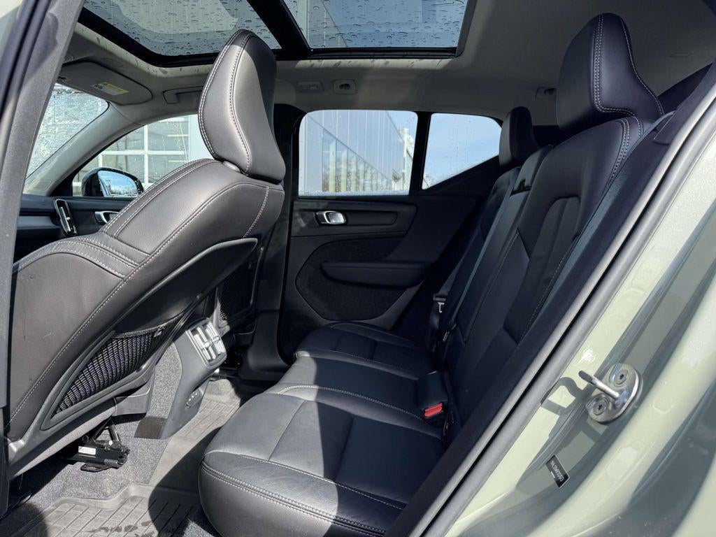 2023 Volvo XC40 B5 Plus Dark Theme