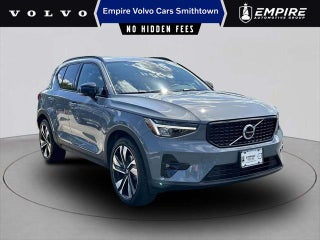 2023 Volvo XC40 B5 Plus Dark Theme