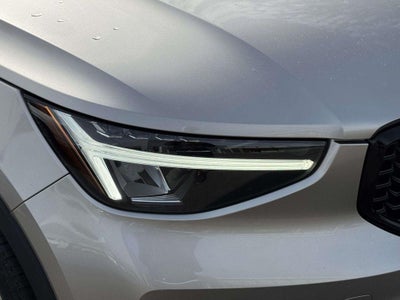 2023 Volvo XC40 B5 Plus Dark Theme