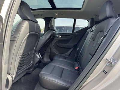 2023 Volvo XC40 B5 Plus Dark Theme