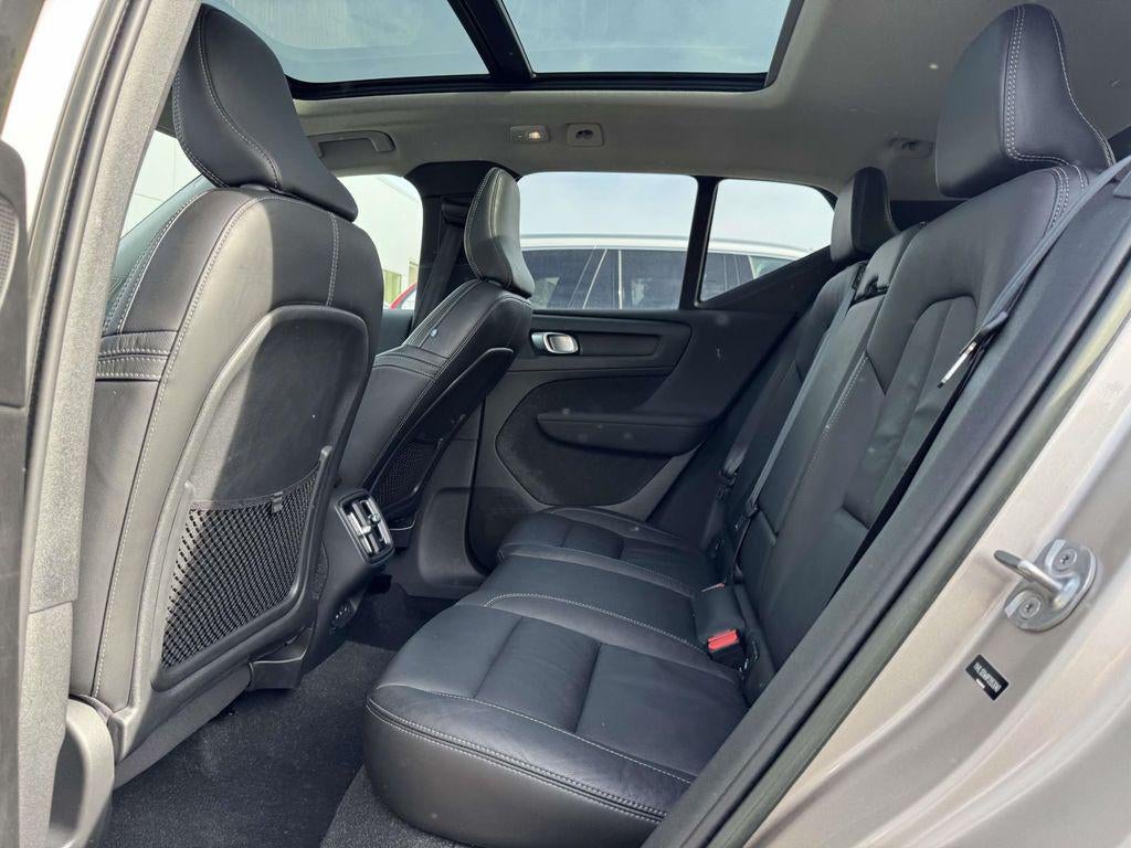 2023 Volvo XC40 B5 Plus Dark Theme