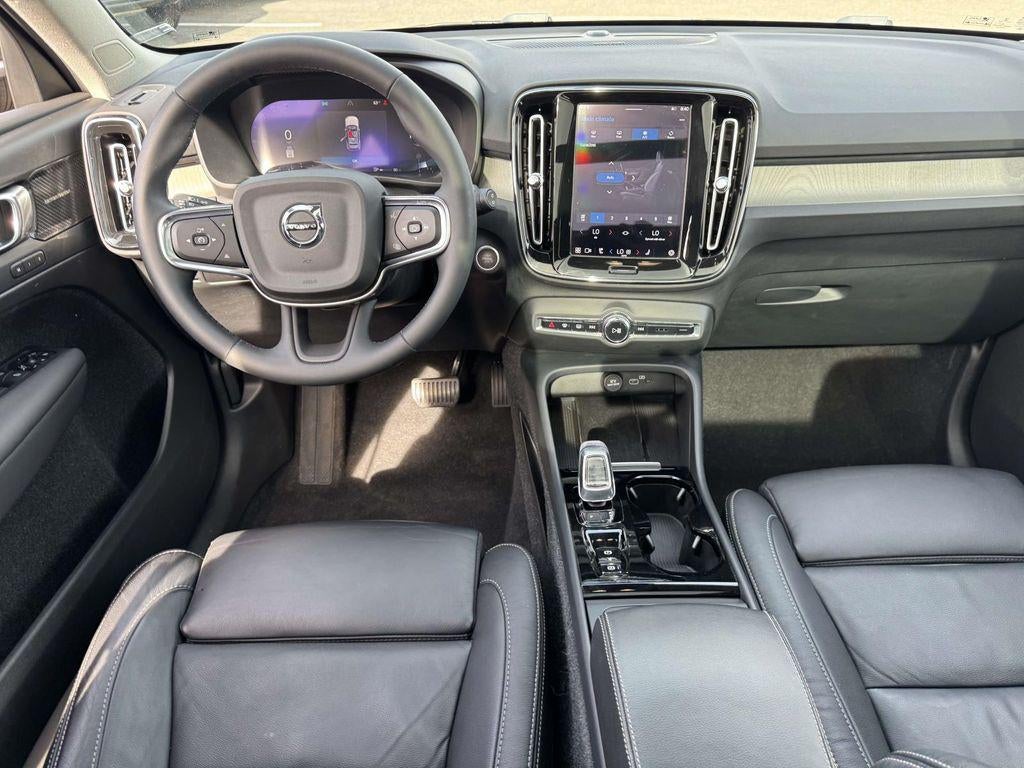 2023 Volvo XC40 B5 Plus Dark Theme