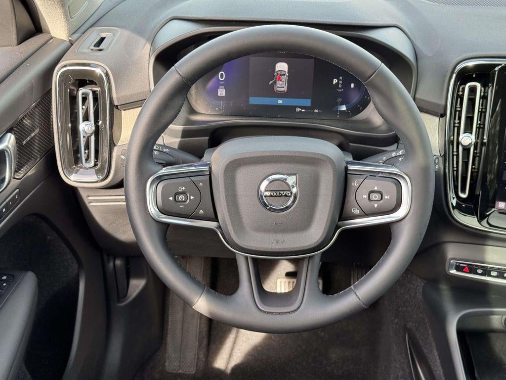 2023 Volvo XC40 B5 Plus Dark Theme