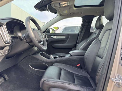 2023 Volvo XC40 B5 Plus Dark Theme