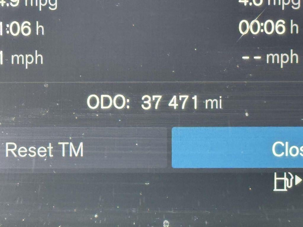 2023 Volvo XC40 B5 Plus Dark Theme