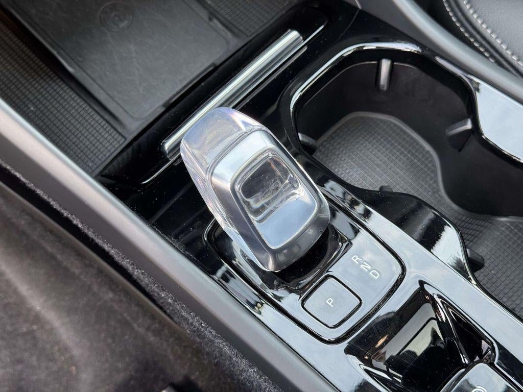 2023 Volvo XC40 B5 Plus Dark Theme