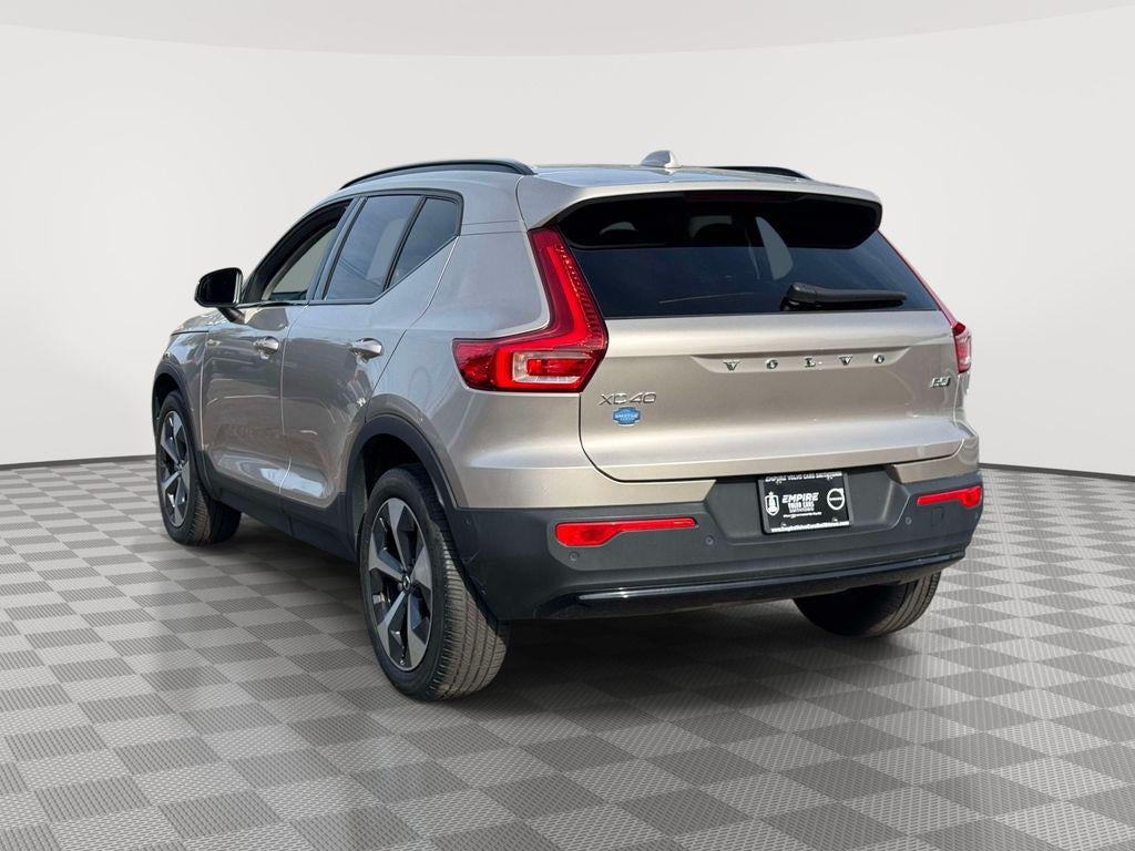 2023 Volvo XC40 B5 Plus Dark Theme