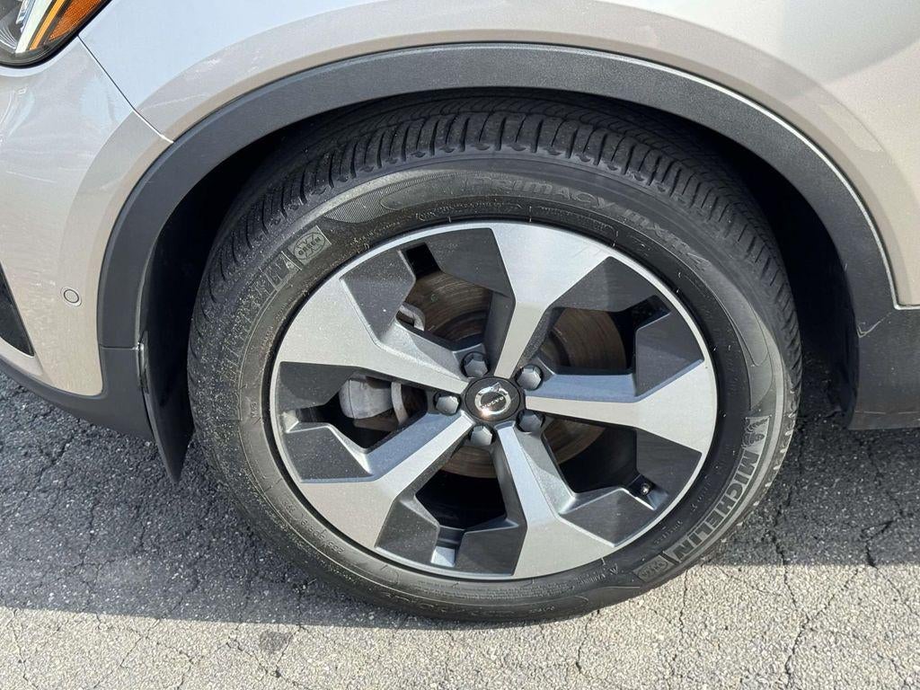 2023 Volvo XC40 B5 Plus Dark Theme