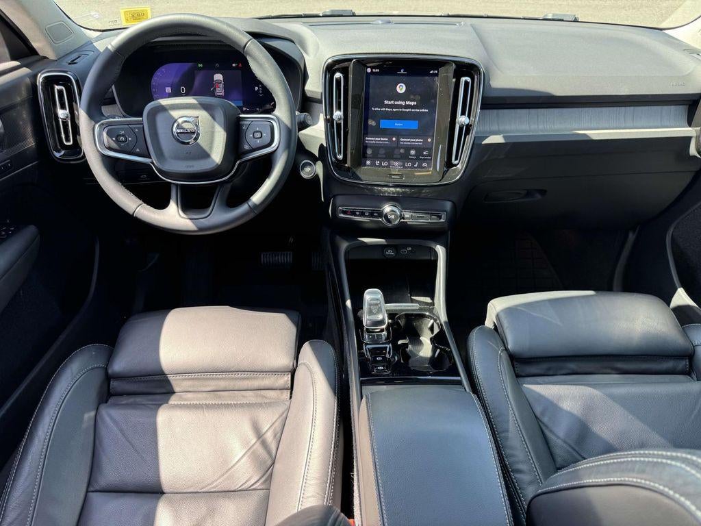 2023 Volvo XC40 B5 Plus Dark Theme