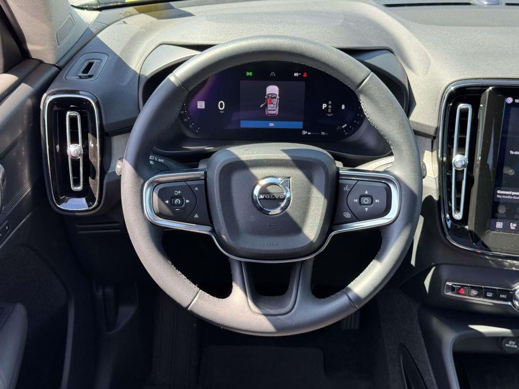 2023 Volvo XC40 B5 Plus Dark Theme