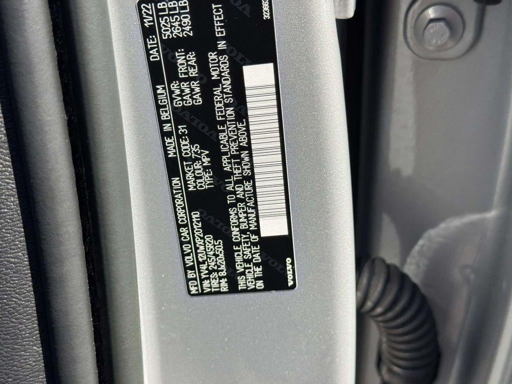 2023 Volvo XC40 B5 Plus Dark Theme