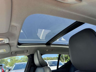 2023 Volvo XC40 B5 Plus Dark Theme